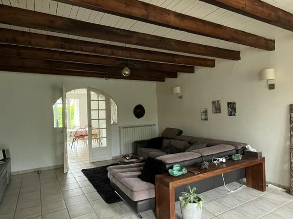 Maison à vendre |  Saint-Bonnet-sur-Gironde |  6 pièces | 244 m²