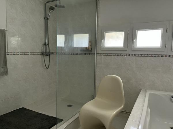 Maison à vendre |  Saint-Bonnet-sur-Gironde |  6 pièces | 244 m²