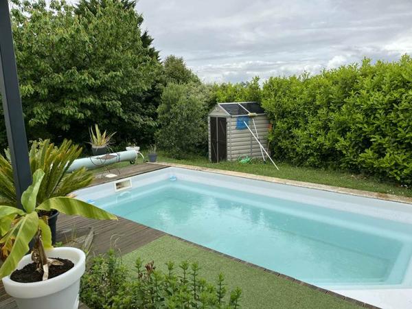 Maison à vendre |  Saint-Bonnet-sur-Gironde |  6 pièces | 244 m²