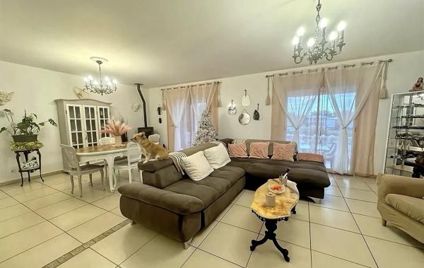 Maison rénovée T4 avec piscine sur terrain cloturé de 980m2