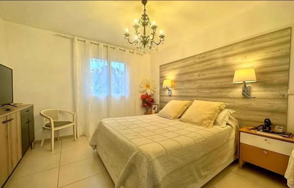 Maison rénovée T4 avec piscine sur terrain cloturé de 980m2