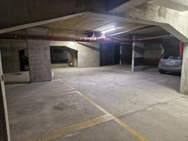 APPT TYPE 3 AVEC VUE SUR PARC ET PARKING EN SOUS/SOL