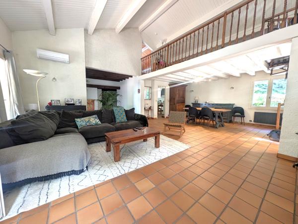 Maison 5 pièces - 205 m² Exclusivité efficity