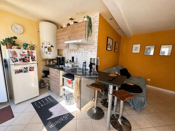 Maison pierre divisée en trois T2