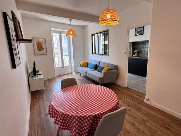 Appartement T2 meublé rénové traversant 49 m² dernier étage proche canal du Midi et centre-ville, petite copropriété, prêt à louer immédiatement