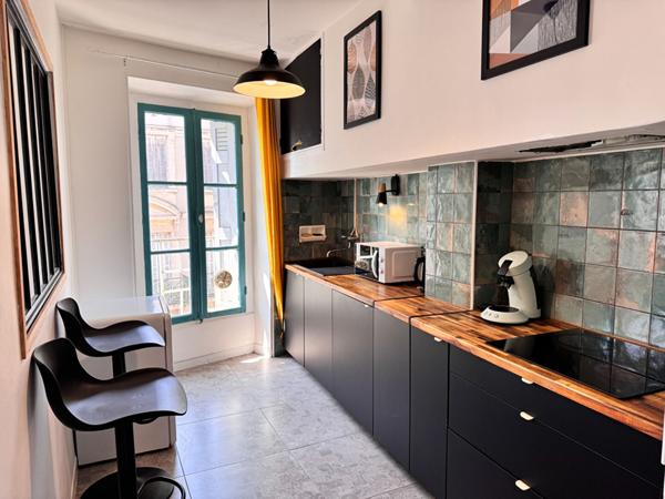 Appartement T2 meublé rénové traversant 49 m² dernier étage proche canal du Midi et centre-ville, petite copropriété, prêt à louer immédiatement