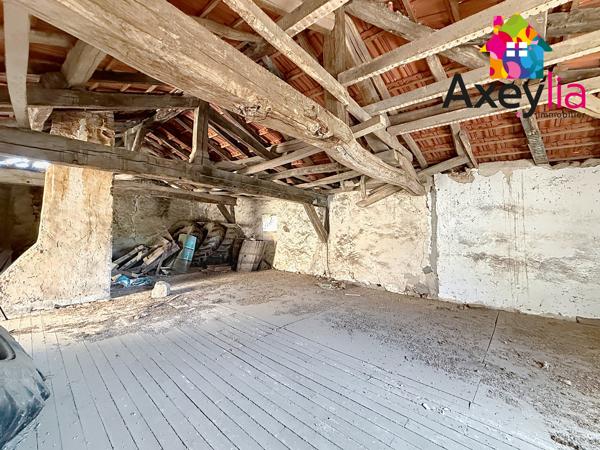 A VENDRE - SAINT-BONNET-DES-QUARTS - ANCIEN ATELIER À RÉHABILITER AVEC PETIT TERRAIN ET CAVES