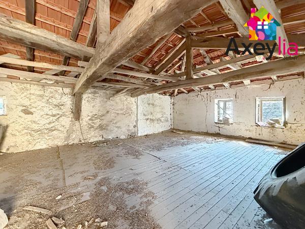 A VENDRE - SAINT-BONNET-DES-QUARTS - ANCIEN ATELIER À RÉHABILITER AVEC PETIT TERRAIN ET CAVES