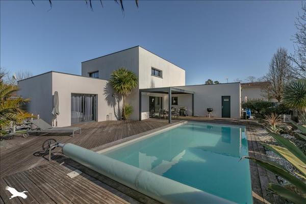 Maison à vendre |  Saint-Jean-d'Illac |  6 pièces | 187 m²