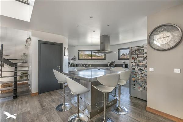 Maison à vendre |  Saint-Jean-d'Illac |  6 pièces | 187 m²