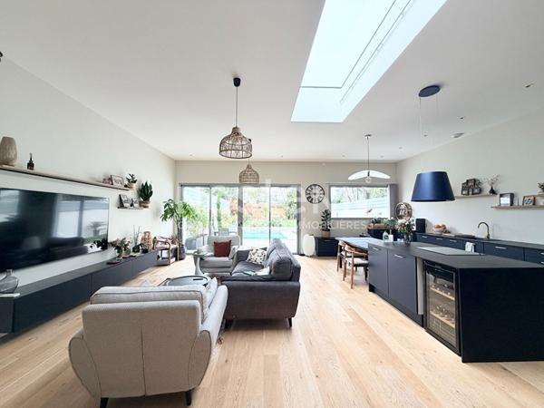 PESSAC- CAMPONAC - Maison Contemporaine 6 pièce(s) 146 m2 - 4ch - Piscine - Jardin - Garage