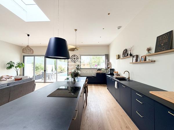 PESSAC- CAMPONAC - Maison Contemporaine 6 pièce(s) 146 m2 - 4ch - Piscine - Jardin - Garage