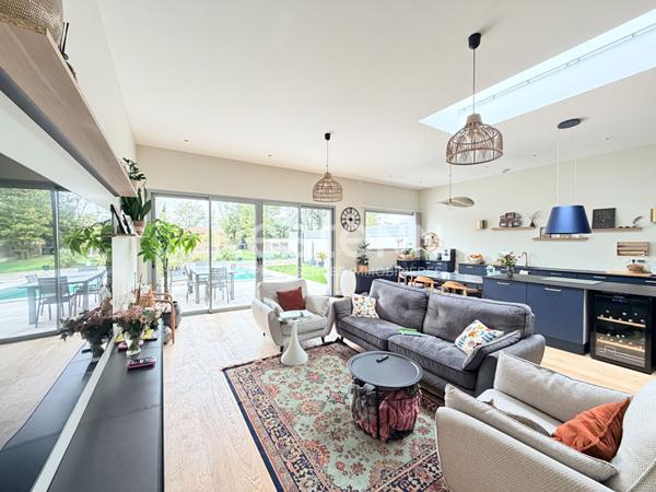 PESSAC- CAMPONAC - Maison Contemporaine 6 pièce(s) 146 m2 - 4ch - Piscine - Jardin - Garage