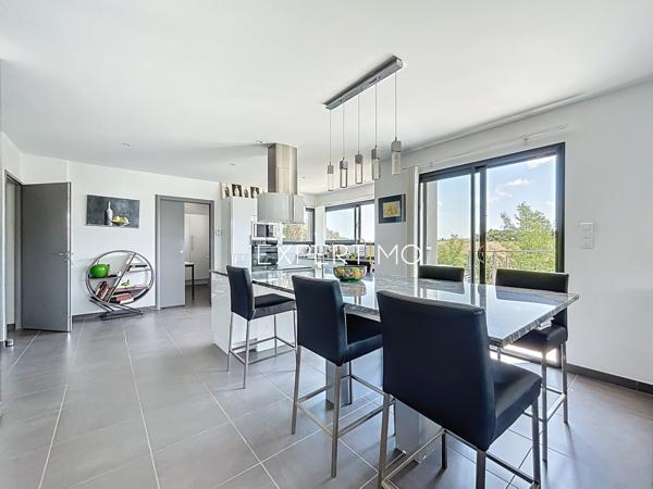 Nailloux (31560) Maison Contemporaine à Nailloux 5 pièces, 153 m² env. avec sous-sol complet et terrasses sise sur une parcelle