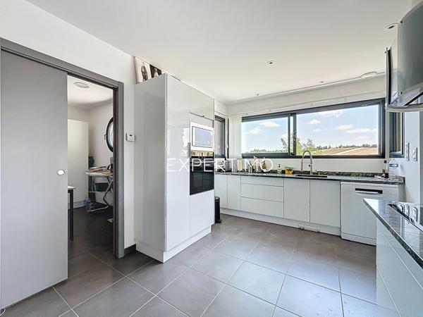 Nailloux (31560) Maison Contemporaine à Nailloux 5 pièces, 153 m² env. avec sous-sol complet et terrasses sise sur une parcelle