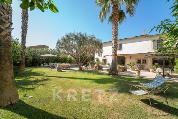 Exceptionnelle Maison de Maître avec jardin, piscine, garage et dépendances en coeur de village