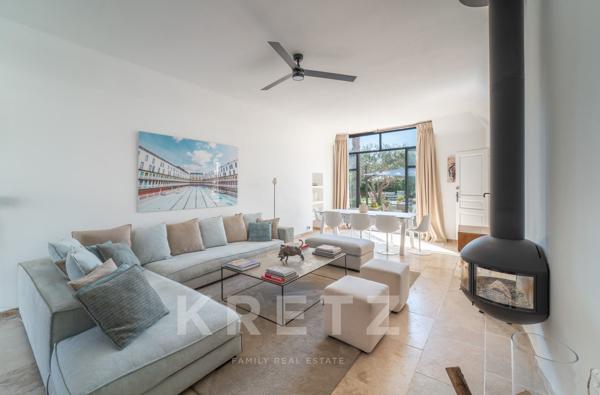 Exceptionnelle Maison de Maître avec jardin, piscine, garage et dépendances en coeur de village