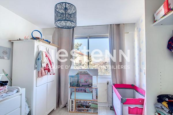 Grand Appartement T5 3 chambres avec Terrasse Cave et Parking Rue Pagère - 69500 BRON