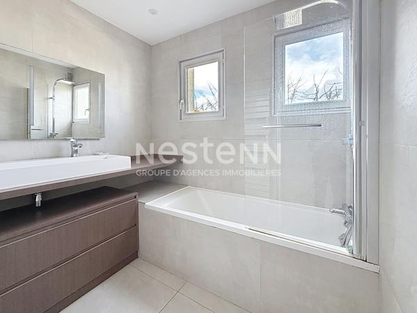 Grand Appartement T5 3 chambres avec Terrasse Cave et Parking Rue Pagère - 69500 BRON