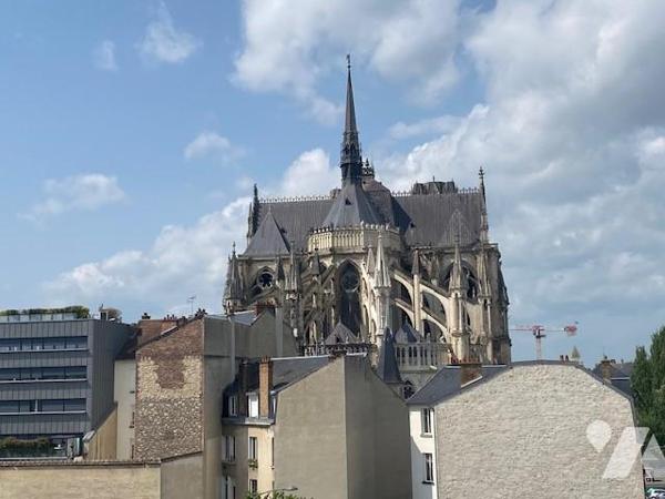 Hyper centre , Résidence avec ascenseur, appartement de 5 pièces. Garage