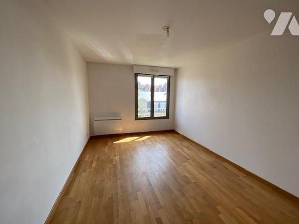 Hyper centre , Résidence avec ascenseur, appartement de 5 pièces. Garage