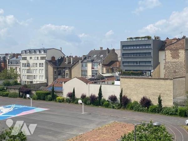 Hyper centre , Résidence avec ascenseur, appartement de 5 pièces. Garage