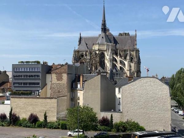 Hyper centre , Résidence avec ascenseur, appartement de 5 pièces. Garage