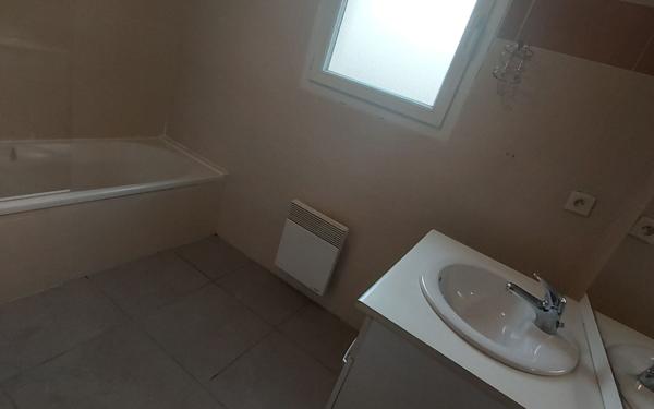 Maison à louer    4 pièces •  Gigean