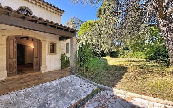 Maison à vendre    5 pièces •  Valbonne