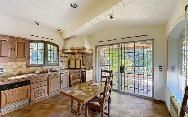 Maison à vendre    5 pièces •  Valbonne