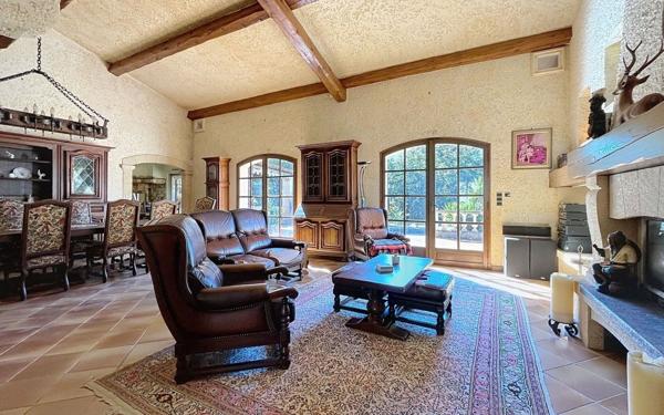 Maison à vendre    5 pièces •  Valbonne