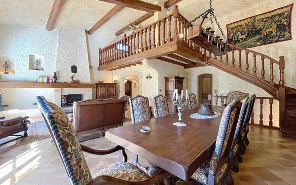 Maison à vendre    5 pièces •  Valbonne