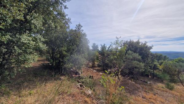 Terrain à bâtir de 1 425 m² avec vue dégagée' à moins de 2 km de Lorgues