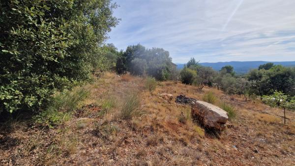 Terrain à bâtir de 1 425 m² avec vue dégagée' à moins de 2 km de Lorgues
