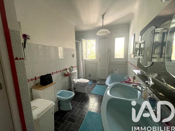 Maison à vendre 8 pièces 213 m² Alès