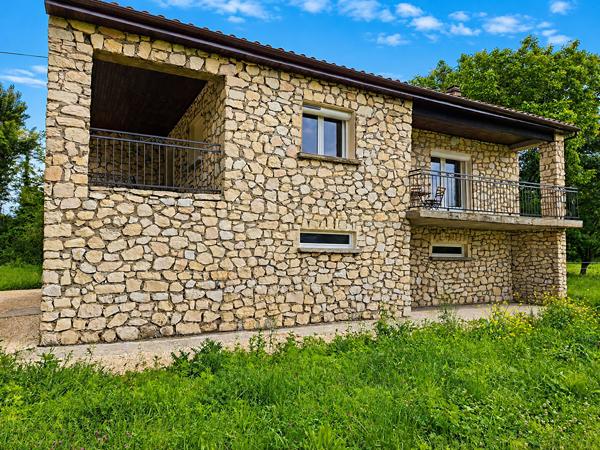 Maison de caractère en pierre 200m² sur parcelle 15725m² CRUAS 07350