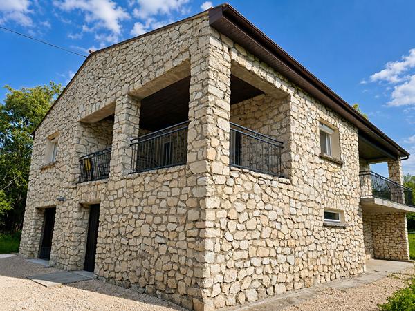 Maison de caractère en pierre 200m² sur parcelle 15725m² CRUAS 07350