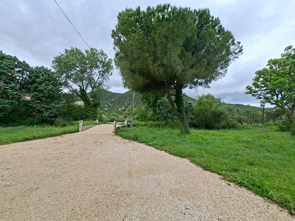 Maison de caractère en pierre 200m² sur parcelle 15725m² CRUAS 07350