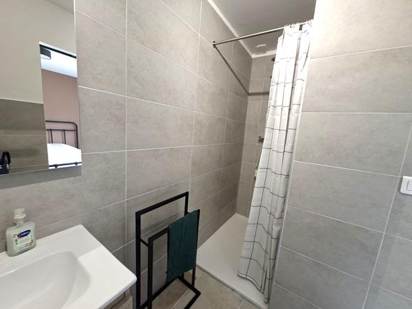 Maison de caractère en pierre 200m² sur parcelle 15725m² CRUAS 07350