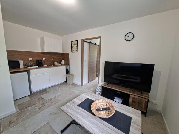 Maison de caractère en pierre 200m² sur parcelle 15725m² CRUAS 07350
