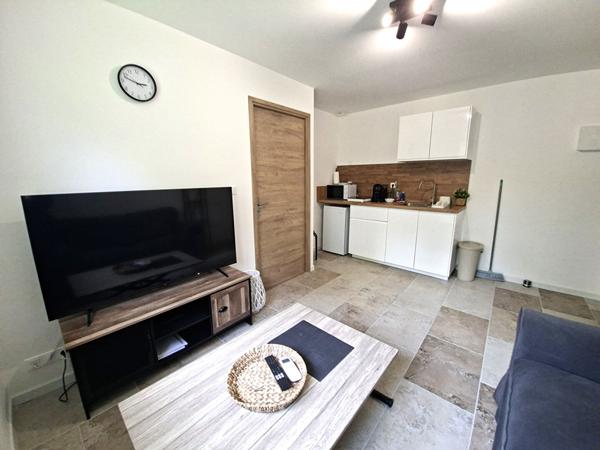Maison de caractère en pierre 200m² sur parcelle 15725m² CRUAS 07350