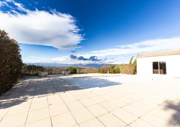 Maison spacieuse et lumineuse avec studio vue imprenable Tanneron