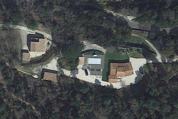 Magnifique propriété composée d’un ensemble de deux maisons, d’une piscine et diverses dépendances sur un peu plus de 5 hectares.<br/>Magnificent property consisting of a set of two houses, a swimming pool and various outbuildings on just over 5 hectares