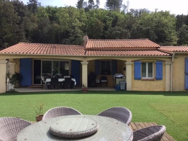 Magnifique propriété composée d’un ensemble de deux maisons, d’une piscine et diverses dépendances sur un peu plus de 5 hectares.<br/>Magnificent property consisting of a set of two houses, a swimming pool and various outbuildings on just over 5 hectares