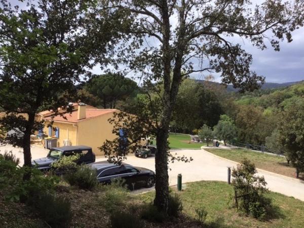 Magnifique propriété composée d’un ensemble de deux maisons, d’une piscine et diverses dépendances sur un peu plus de 5 hectares.<br/>Magnificent property consisting of a set of two houses, a swimming pool and various outbuildings on just over 5 hectares