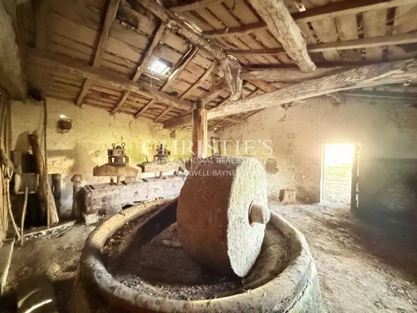 Un Domaine de moulin historique rare, entièrement restauré, au cœur de la Charente