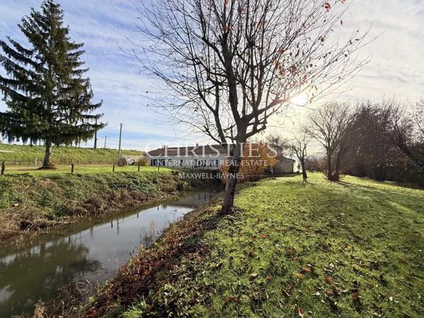 Un Domaine de moulin historique rare, entièrement restauré, au cœur de la Charente