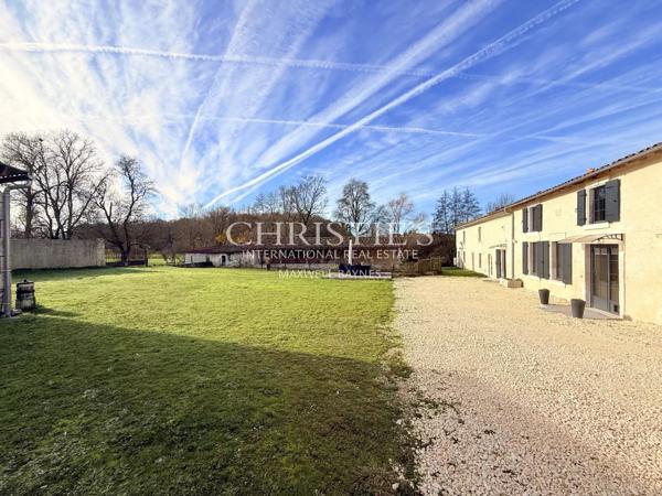 Un Domaine de moulin historique rare, entièrement restauré, au cœur de la Charente