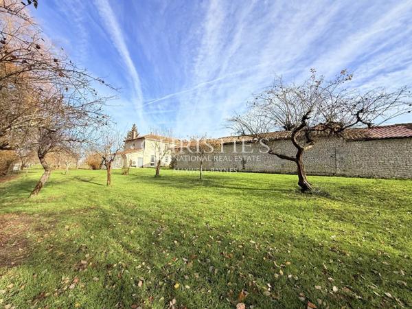 Un Domaine de moulin historique rare, entièrement restauré, au cœur de la Charente