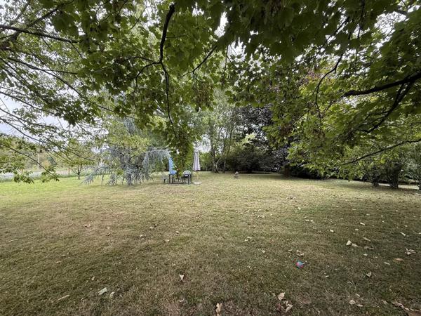 Charmante maison en pierre avec beau parc